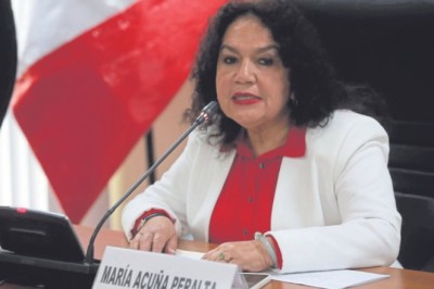 María Acuña, congresista por Lambayeque, recortaría sueldos de trabajadores